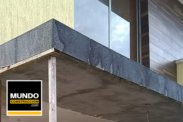 Escalón laminado de cantera recinto 30x60x2 cm canto boleado en los 60 cm