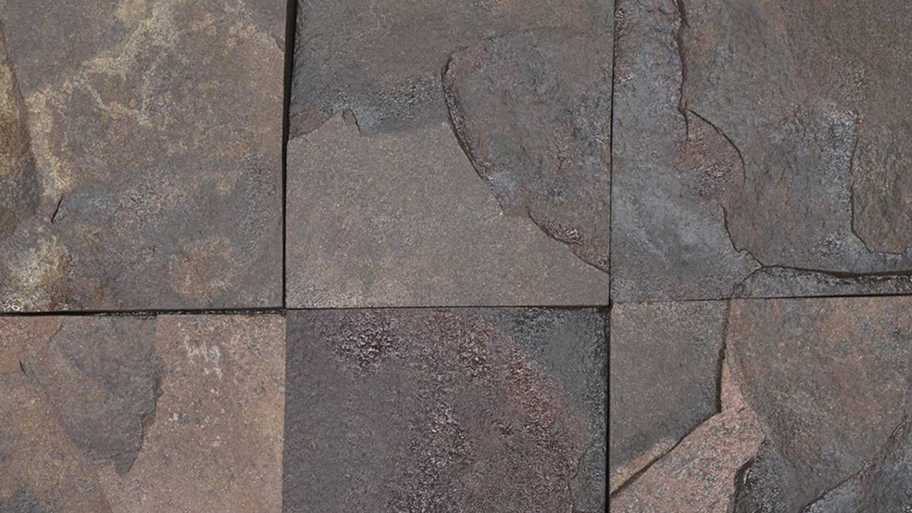 Piedra natural Arqueológica 40x40 superficie con relieve natural. Color gris con morado